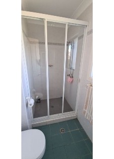 wall-to-wall-fully-frame-sliding-shower-screen
